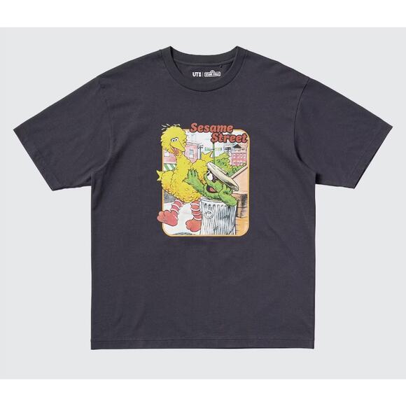 Uniqlo Sesame Street Big Bird Oscar the Grouch UT Graphic T-Shirt in Dark Gray - Picture 1 of 9